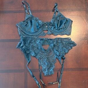 Luxurious Lace Bra Set in Dark Green